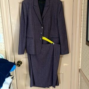 Gently worn tahari women’s skirt suit